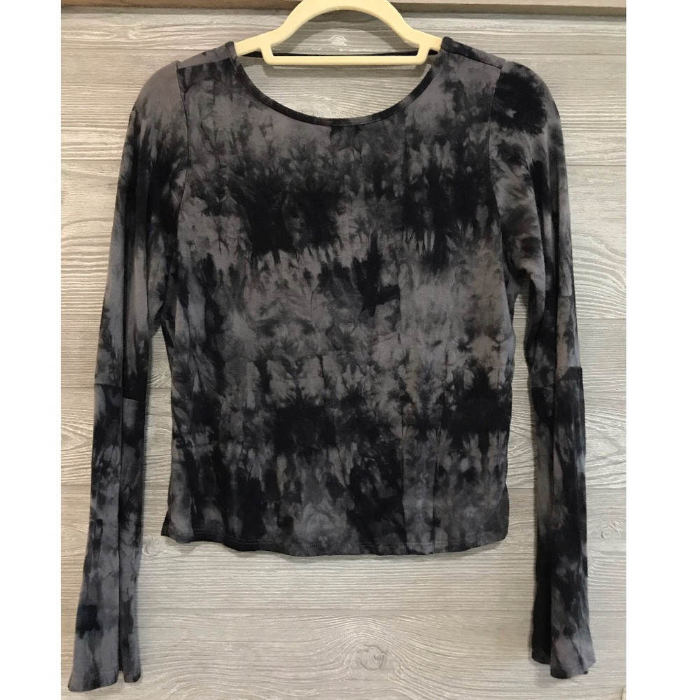 black/grey long sleeve crop top